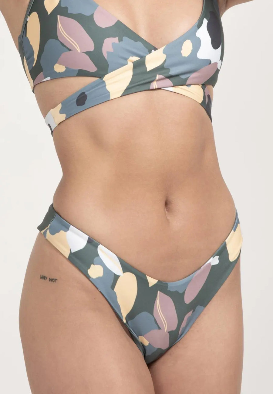 boochen sustainable surf bikini Bottom Arpoador style in green flower print