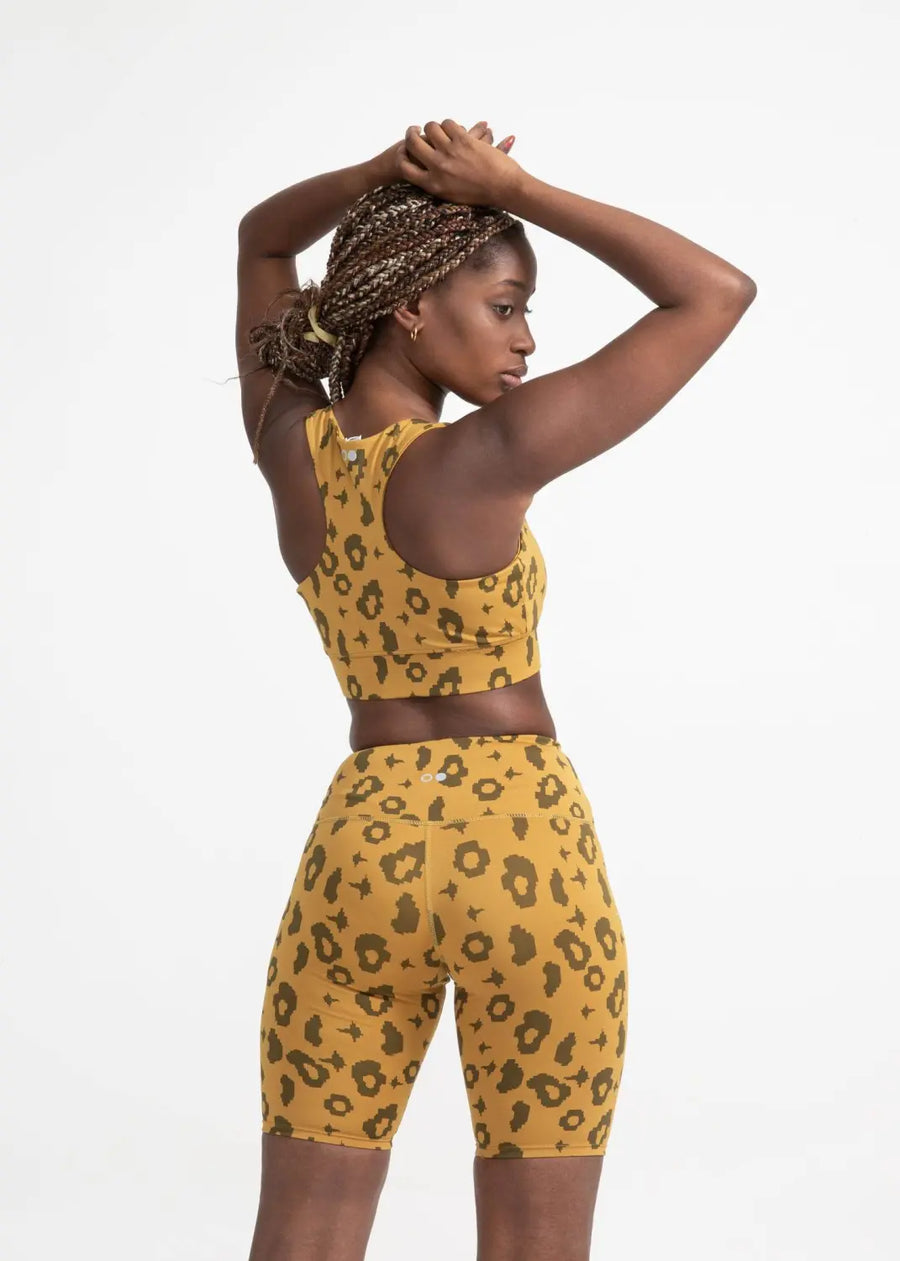 boochen eco-friendly bike shorts in yellow leopard, sustainable fashion, sustainable leggings, shorts, nachhaltige shorts im gelb Leopard