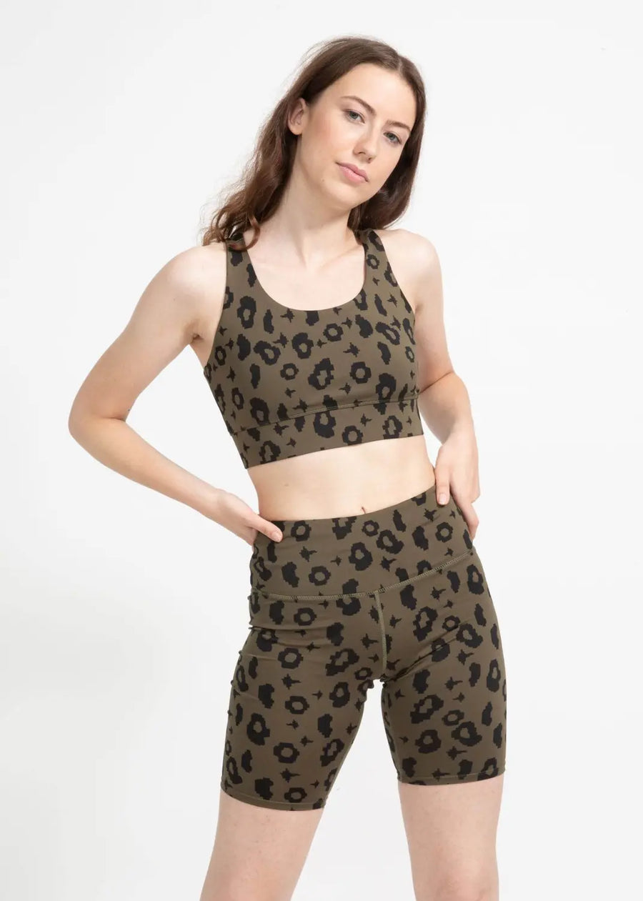 boochen eco-friendly sportsbra, yoga top, sportsbh, sustainable activewear, sustainable sportstop, nachhaltige sportsbh in Green leopard print