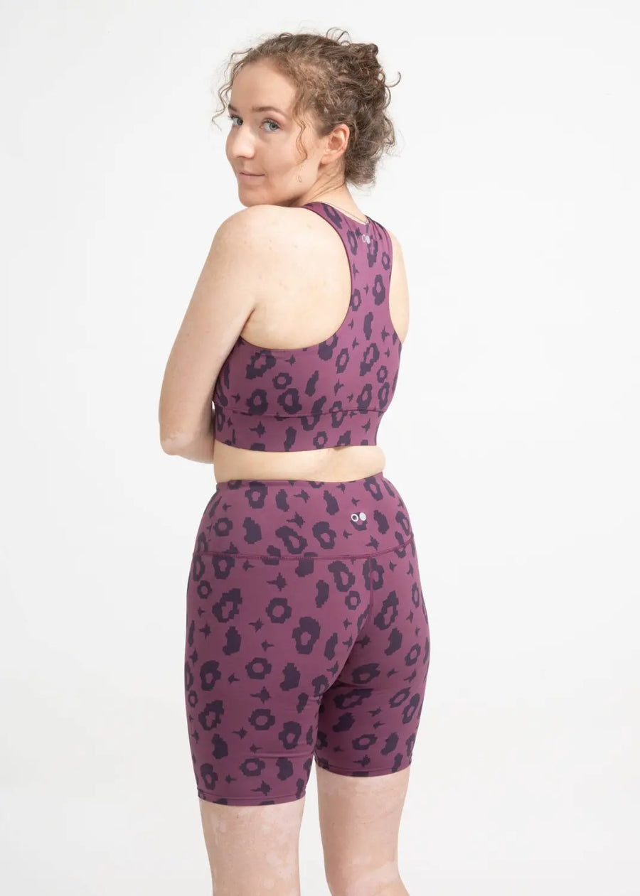 boochen eco-friendly sportsbra, yoga top, sportsbh, sustainable activewear, sustainable sportstop, nachhaltige sportsbh in lila leopard print