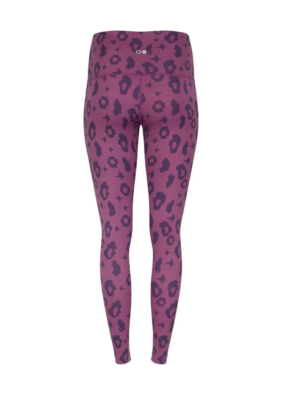 boochen eco-friendly leggings in lila leopard, sustainable fashion, sustainable leggings, yoga, nachhaltige leggings im liliac Leopard